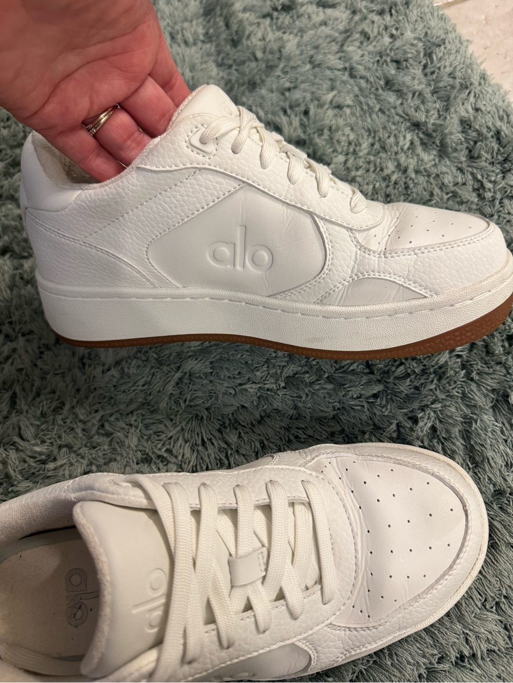 ALO Yoga White Leather Low-Top Sneakers with Gum Sole